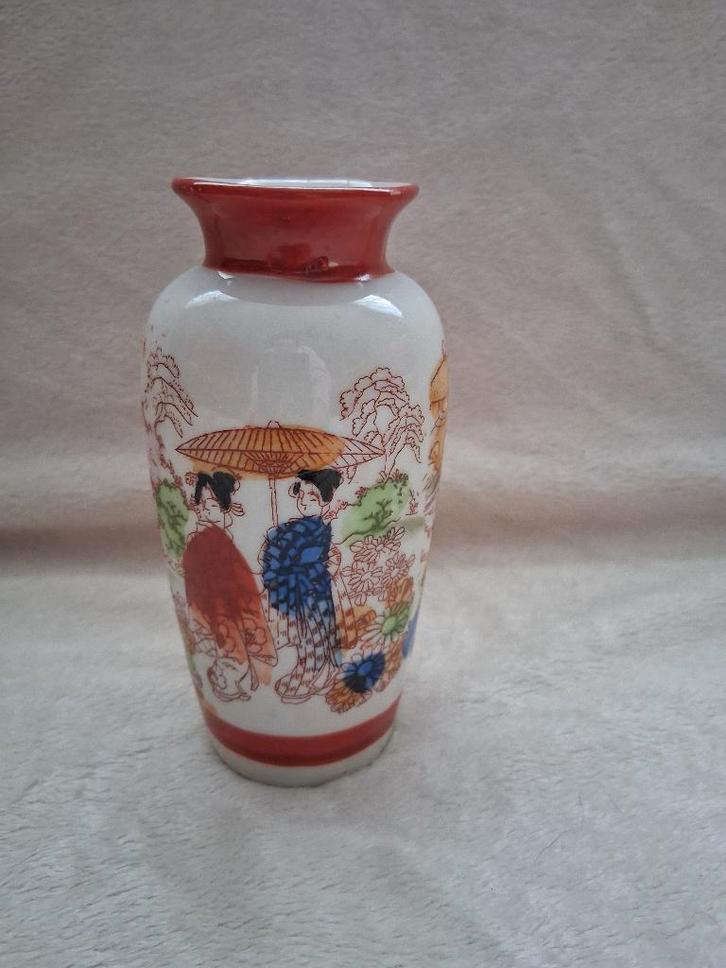Een Antiek Japans porseleinen vaasje., Antiek en Kunst, Antiek | Porselein, Ophalen