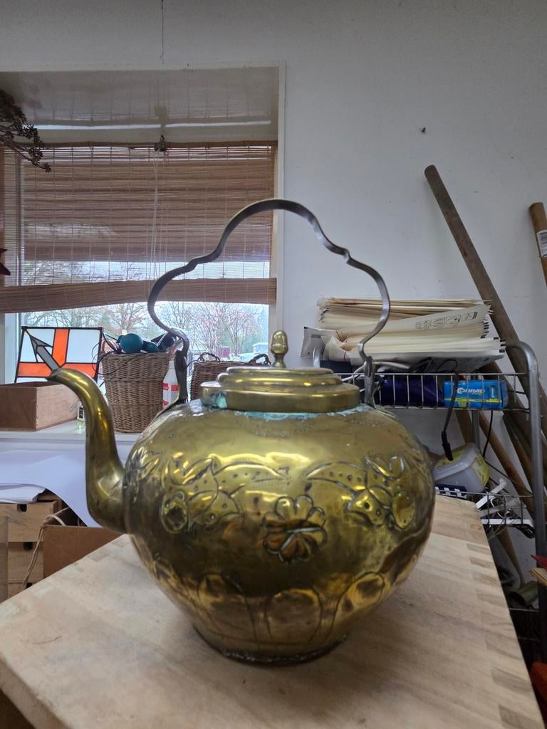 Oude koperen theepot / ketel met versieringen, Antiek en Kunst, Antiek | Koper en Brons, Ophalen of Verzenden