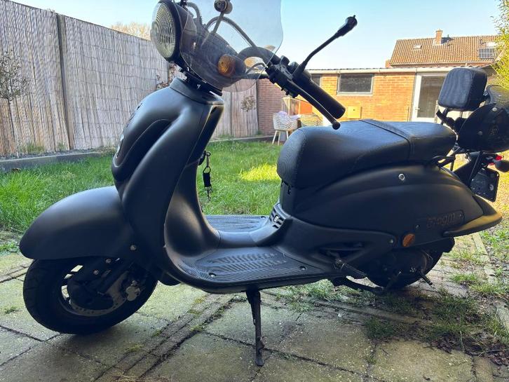 Agm scooter, Fietsen en Brommers, Snorfietsen en Snorscooters, Gebruikt, Overige merken, Benzine, Ophalen