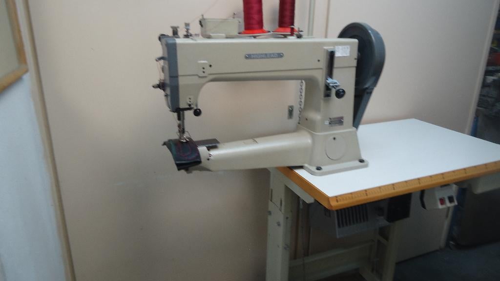 Industrie Naaimachine Highlead vrijearm zwaardraad 3 V.TRP, Hobby en Vrije tijd, Overige merken, Gebruikt, Ophalen of Verzenden