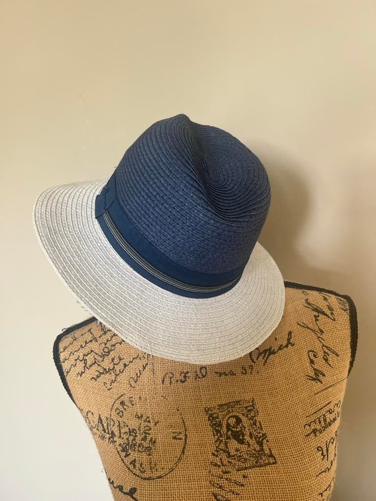 Herman Stro Hoed - Middenblauw met Lichtblauwe Rand - Maat 5, Ophalen of Verzenden, Zo goed als nieuw, 56 of 57 cm (M, 7 of 7⅛ inch)