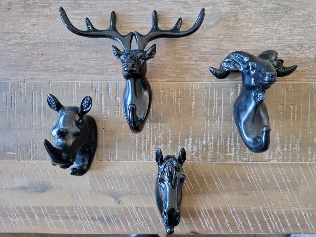Haken dierenkoppen voor aan de muur., Ophalen of Verzenden, Kunststof, Wandhaken, Minder dan 100 cm