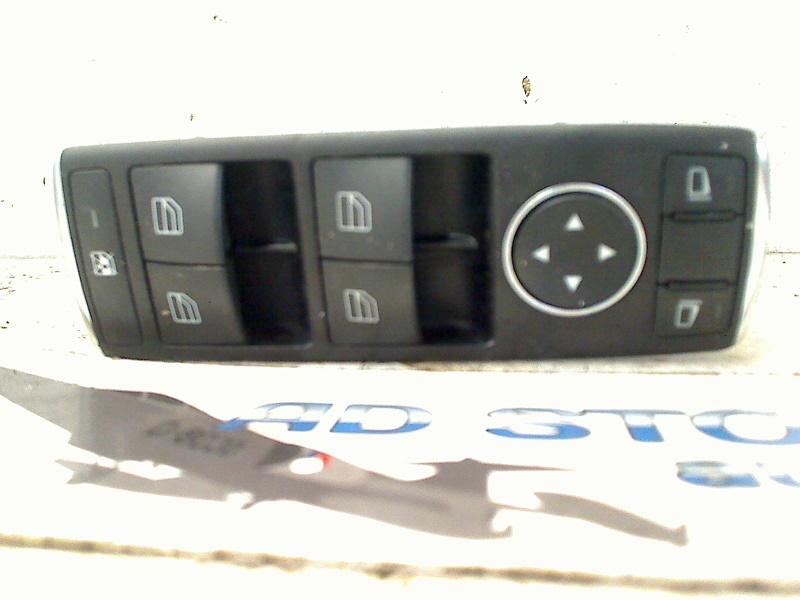 Raamschakelaar Links Voor C Estate (S204) 2010, Gebruikt, Mercedes-Benz AG, Mercedes-Benz, Mercedesstraße 120, Stuttgart 70372, , Duitsland