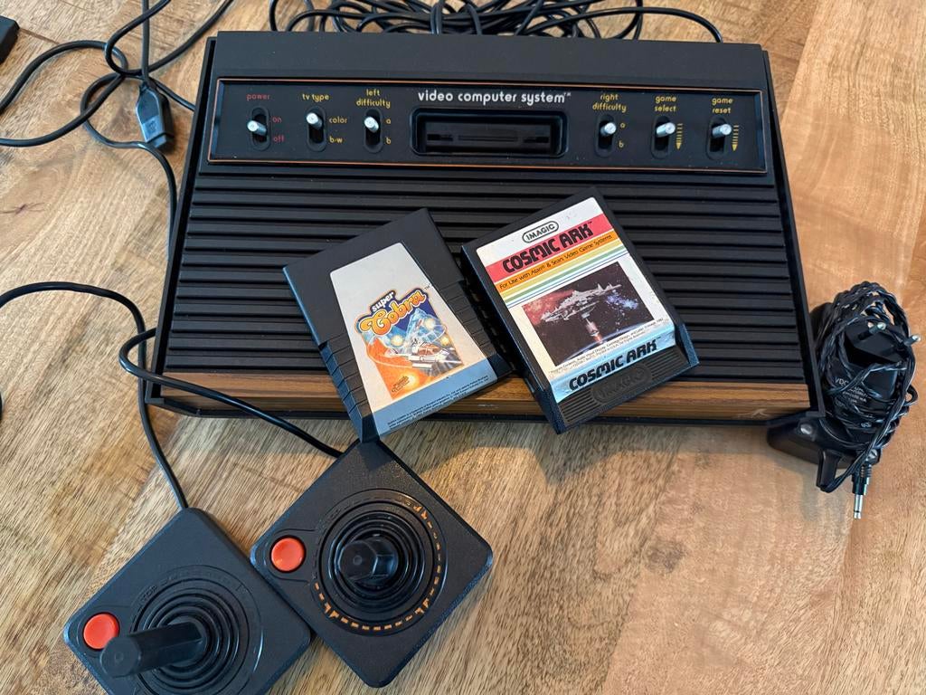 Atari 2600 Woodie Light Sixer, Ophalen, Met 2 controllers, Atari 2600, Gebruikt
