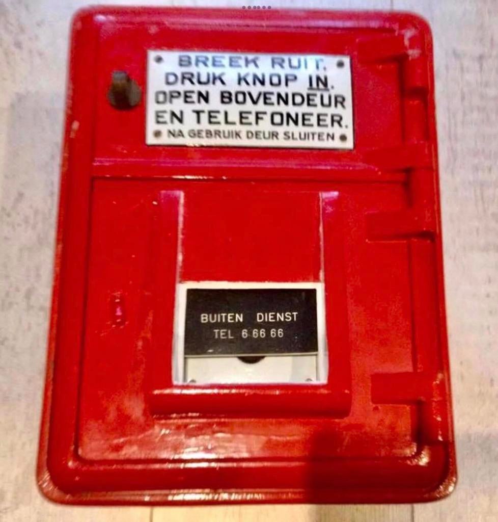 OUDE BRANDMELDER INCL OUD EMAILLE BORDJE