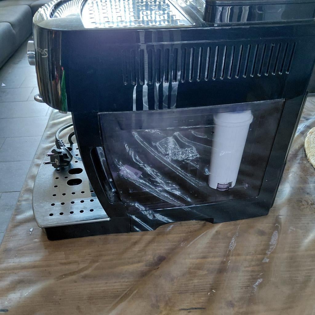 Delonghi Magnifica S, 10 kopjes of meer, Koffiemachine, Koffiebonen, Zo goed als nieuw