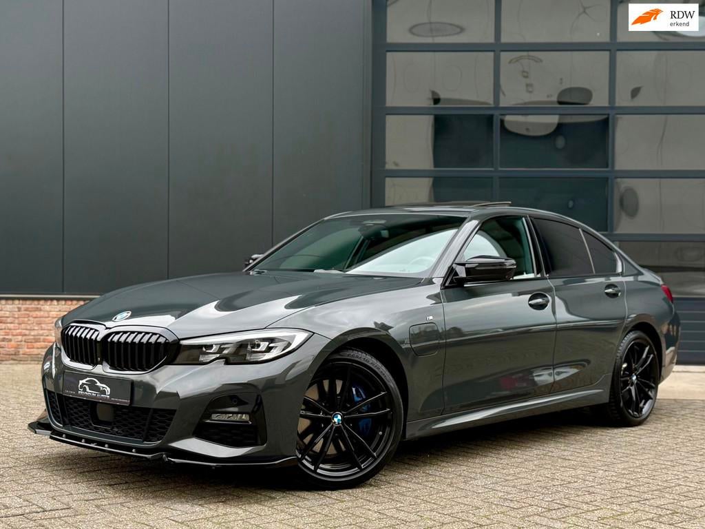 BMW 3-serie 330e M-perf 292pk 340i/Pano/Headup/H&K/Maxton, 1998 cc, Achterwielaandrijving, Gebruikt, Plug-in hybride