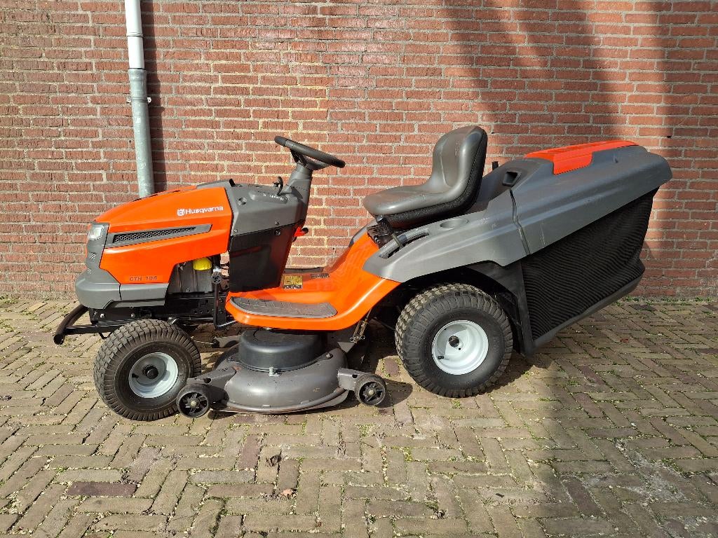 Husqvarna CTH 194 zitmaaier met slechts 96 draaiuren., Ophalen, Zo goed als nieuw, Mulchfunctie, 90 tot 120 cm