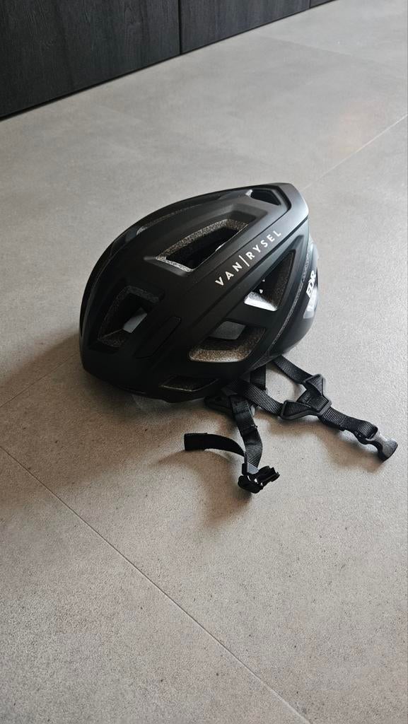 Fietshelm zwart verstelbaar, Ophalen of Verzenden, Zo goed als nieuw