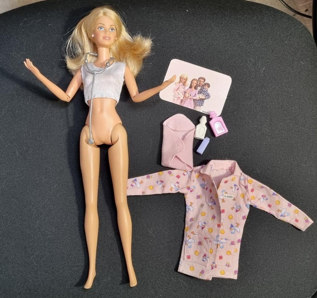Barbie Happy Family doctor 2003, Verzamelen, Poppen, Ophalen of Verzenden, Zo goed als nieuw, Fashion Doll
