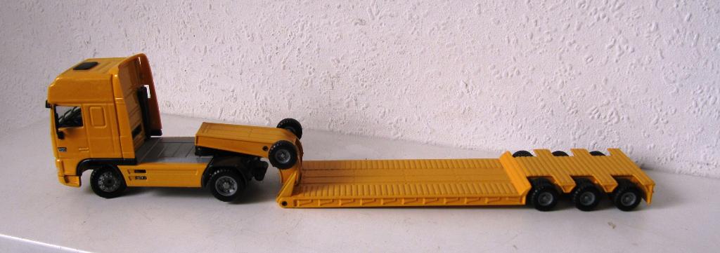 Joal DAF 95 XF hoge cabine met dieplader schaalmodel 1:50, Hobby en Vrije tijd, Modelauto's | 1:50, Ophalen of Verzenden, Zo goed als nieuw