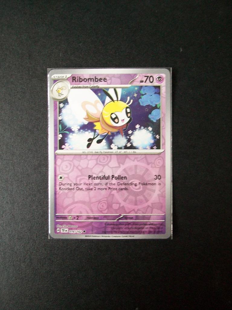 8773: Nieuwe Pokemonkaart holofoil RIBOMBEE HP 70 (076/162), Verzenden, Nieuw, Losse kaart, Foil