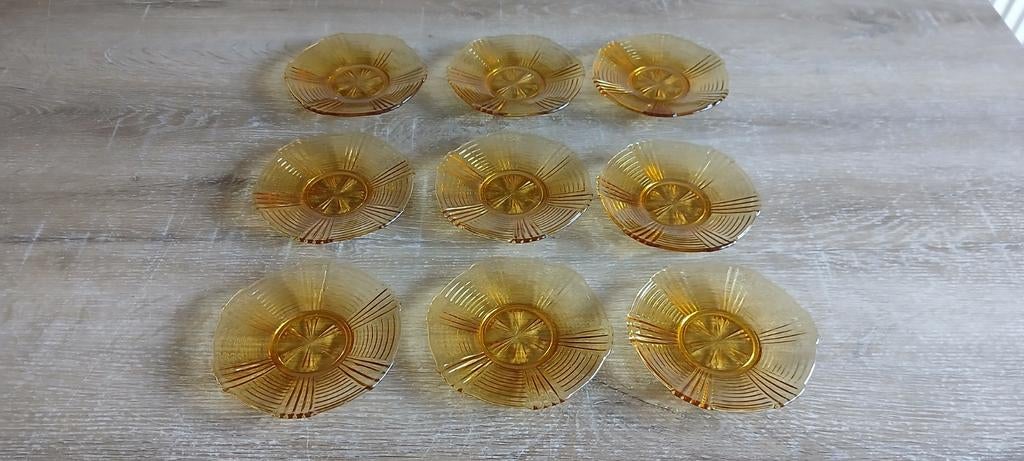 9 vintage amberkleurige glazen borden gebaksbordjes glas, Ophalen of Verzenden, Bord(en), Overige stijlen, Glas