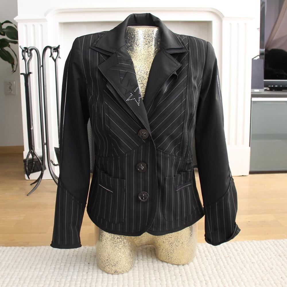 Zucchero Jasje (M) € 25,-, Kleding | Dames, Jasjes, Kostuums en Pakken, Zo goed als nieuw, Jasje, Maat 38/40 (M), Zwart, Ophalen of Verzenden