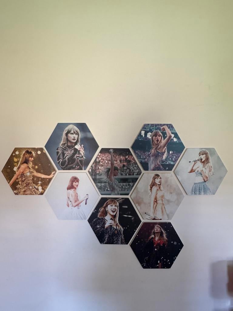 Modulari Taylor Swift Wanddecoratie - Hexagon Tegels, Eigen ontwerp, Meerkleurig, Ophalen of Verzenden, Zo goed als nieuw