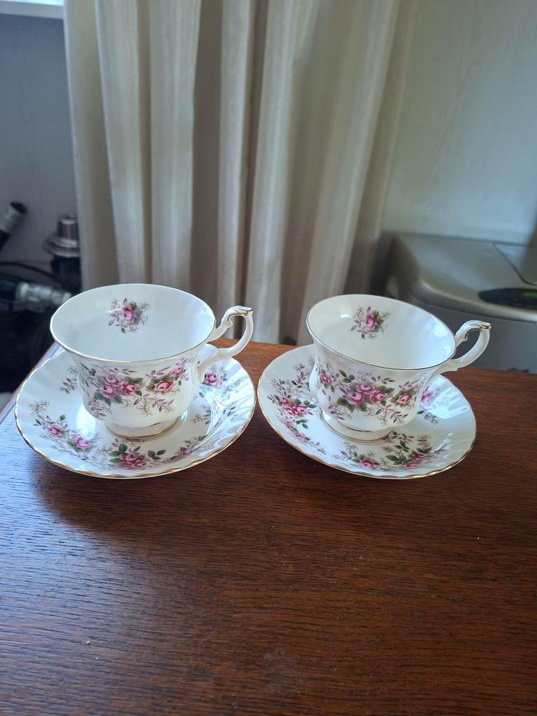 Set van 2 Royal Albert Lavender Rose theekopjes met schotels, Ophalen of Verzenden