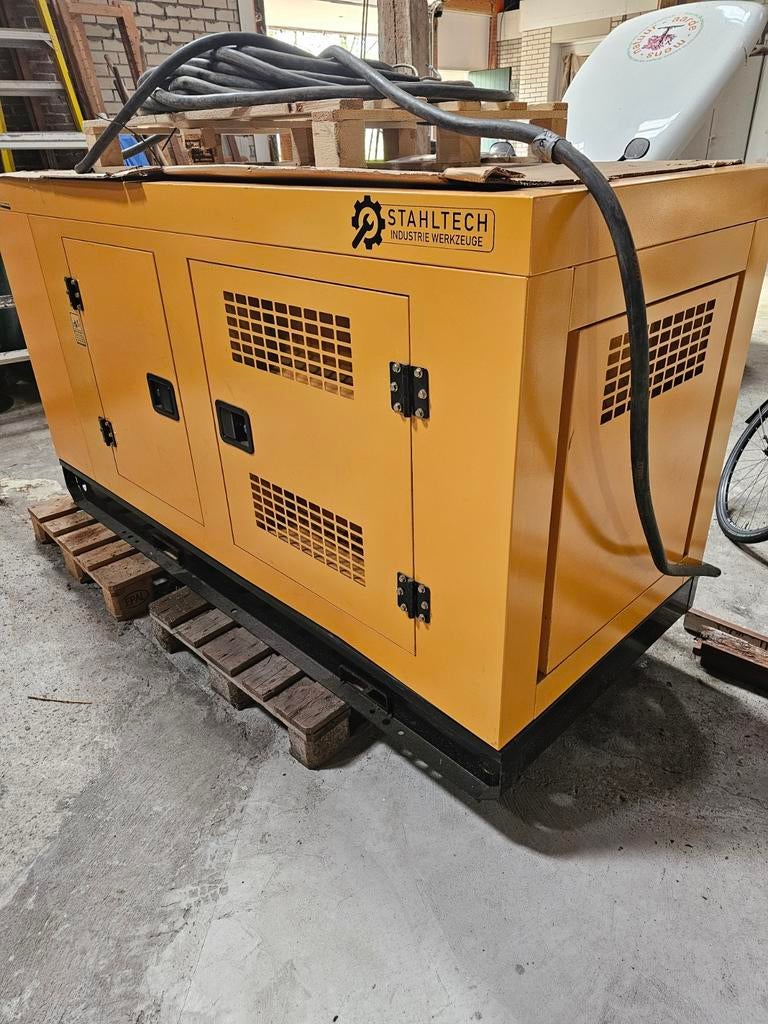 Aggregaat 70kVA - Z.g.a.n slechts 13 uur gebruikt, Zakelijke goederen, Machines en Bouw | Aggregaten, Ophalen