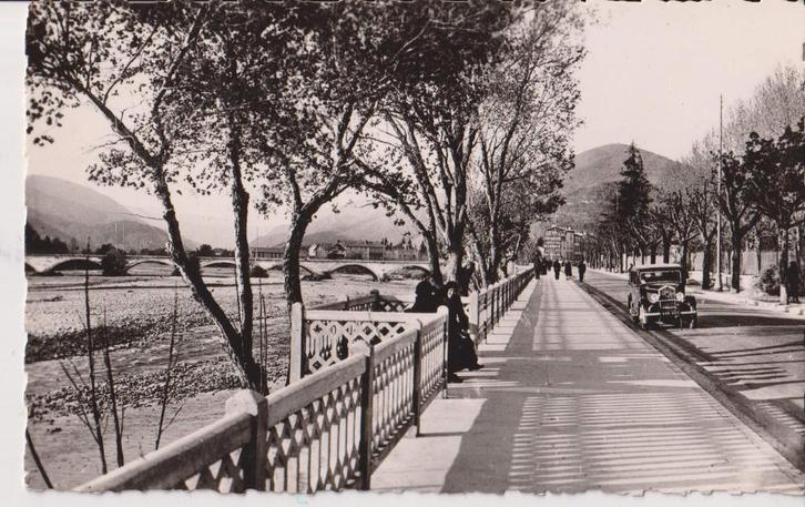 Frankrijk, Digne Les Bains met auto Peugeot 201, Verzamelen, Ansichtkaarten | Buitenland, Gelopen, Frankrijk, 1920 tot 1940, Ophalen of Verzenden