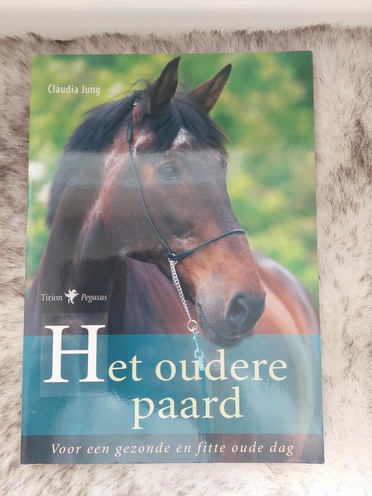 Claudia Jung - Het oudere paard, Boeken, Dieren en Huisdieren, Zo goed als nieuw, Paarden of Pony's, Ophalen of Verzenden