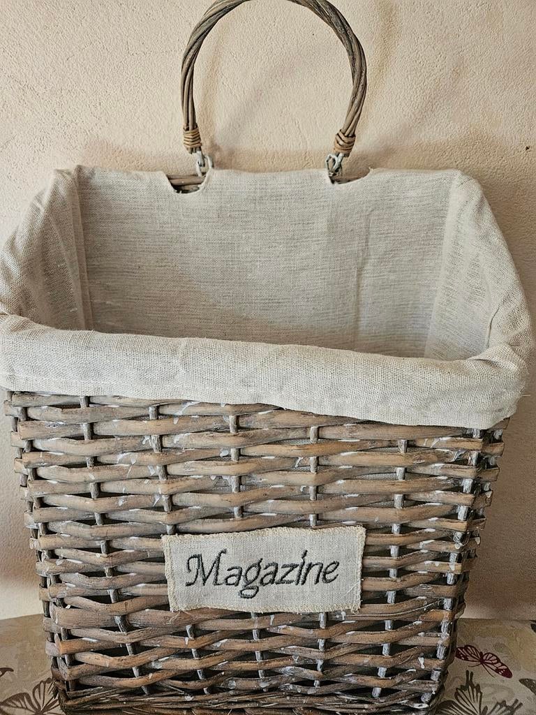 Rotan tijdschriften mand, Ophalen of Verzenden, Zo goed als nieuw, Rond, Riet