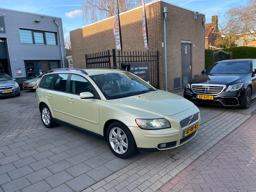 Volvo V50 2.0D Summum 180PK 2e Eigenaar! Trekhaak Airco NAP, Voorwielaandrijving, 136 pk, Gebruikt, 1370 kg