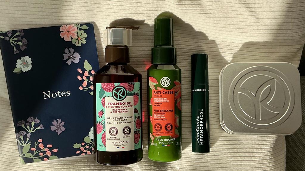 Yves Rocher Set | mascara haarserum handzeep etc, Verzenden, Nieuw, Overige typen