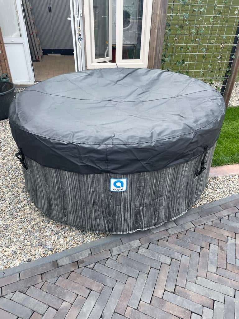 Avenli Spa opblaasbare jacuzzi 3 personen, genieten!, Tuin en Terras, Bubbelbaden en Hottubs, Ophalen, Zo goed als nieuw, Afdekzeil