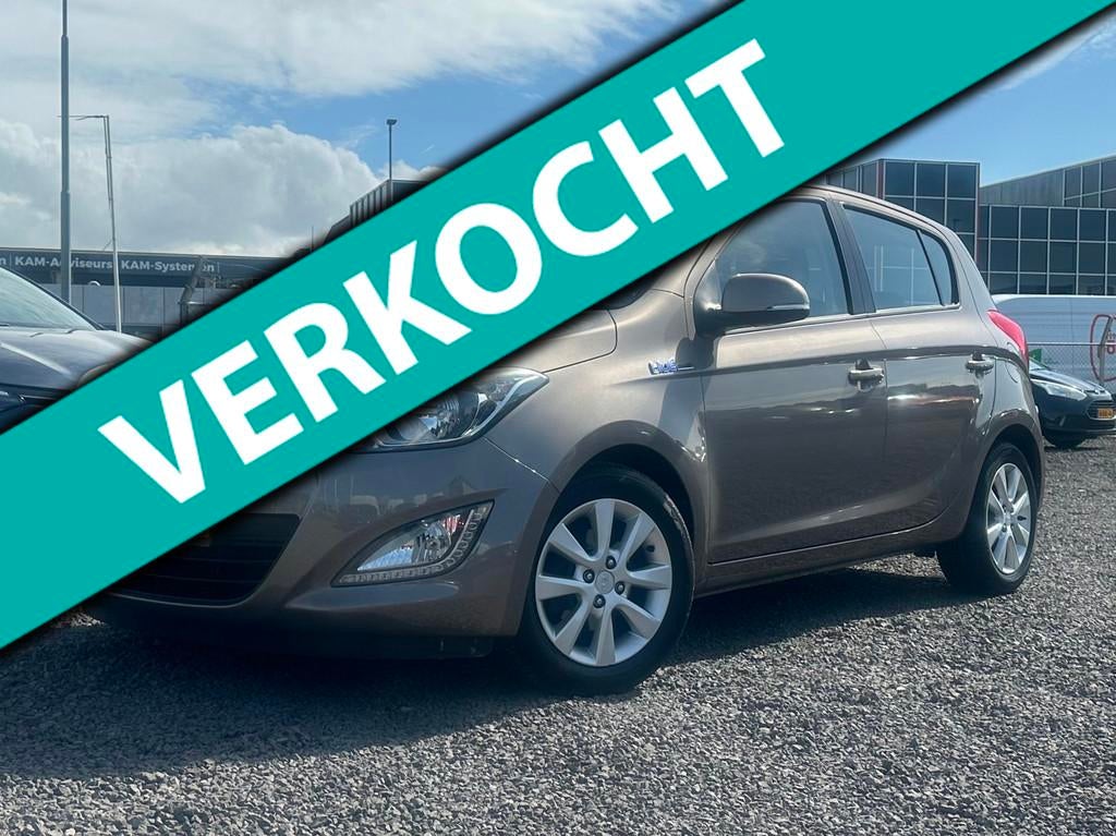 Hyundai I20 1.2i i-Vision/AIRCO/NW APK/1E EIGENAAR, Auto's, Euro 5, Gebruikt, 31 €/maand, 4 cilinders
