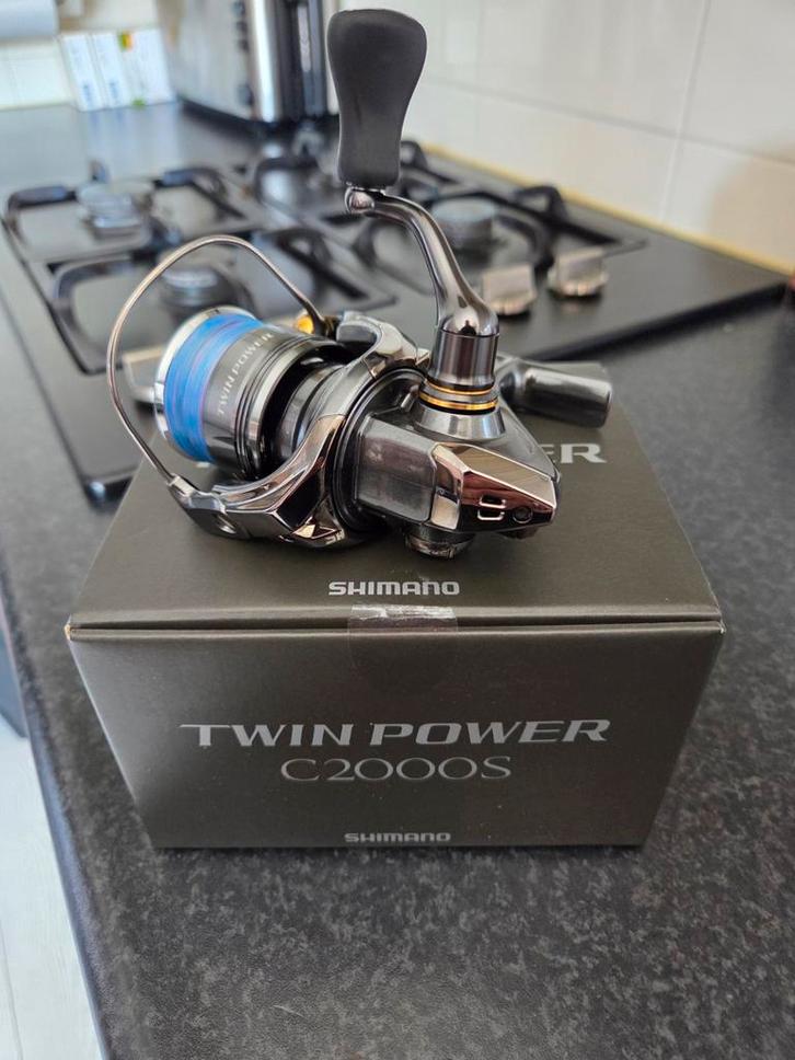 Shimano Twin Power C2000S zgan, Watersport en Boten, Hengelsport | Roofvissen, Zo goed als nieuw, Molen, Ophalen of Verzenden