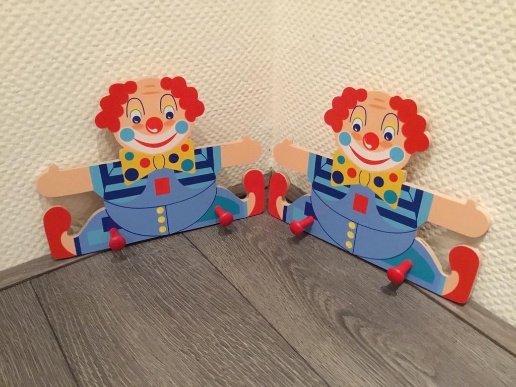 Twee houten kinderkapstokken met clown afbeelding, Ophalen, Gebruikt, Kapstokje