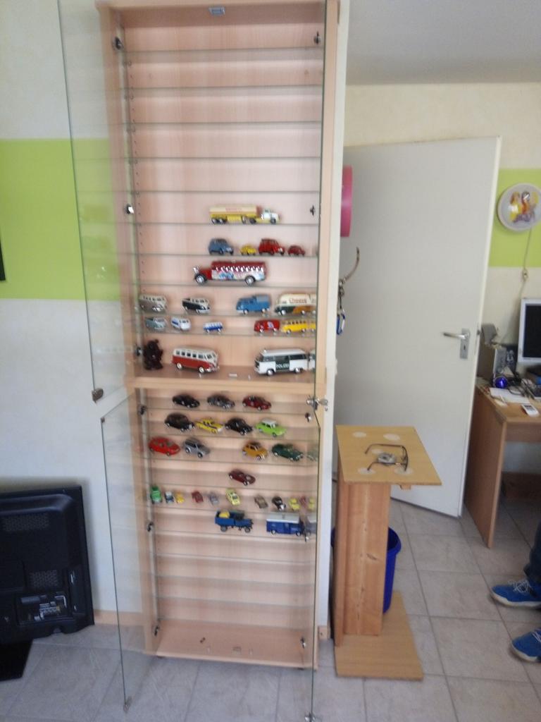 Verzamel vitrine kast, Ophalen