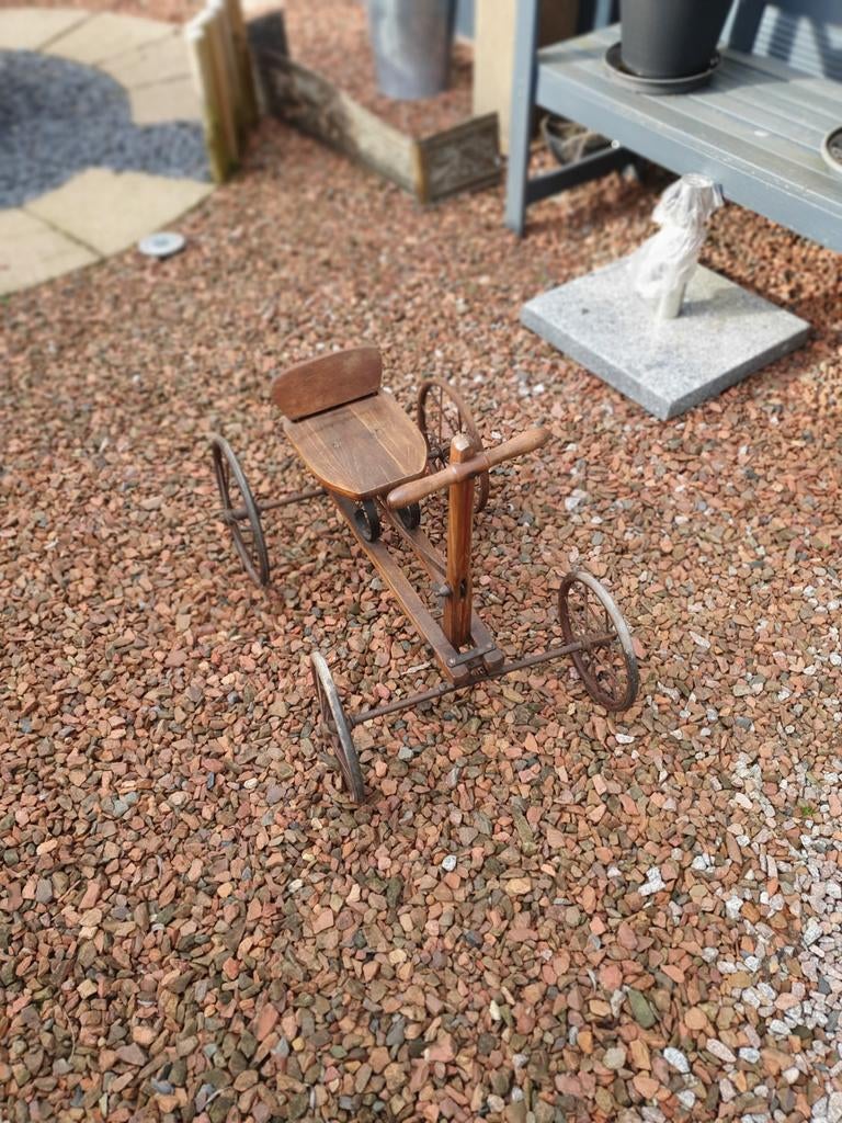 Antieke houten trapauto met metalen wielen, Antiek en Kunst, Antiek | Speelgoed, Ophalen of Verzenden