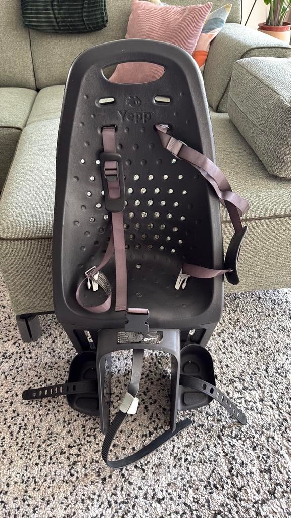 Yepp Fiets Achterzitje Antraciet, Fietsen en Brommers, Fietsaccessoires | Fietsstoeltjes, Ophalen of Verzenden, Zo goed als nieuw