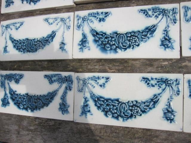 30 Art nouveau randtegels, blauwe guirlande opgelegd, Ophalen
