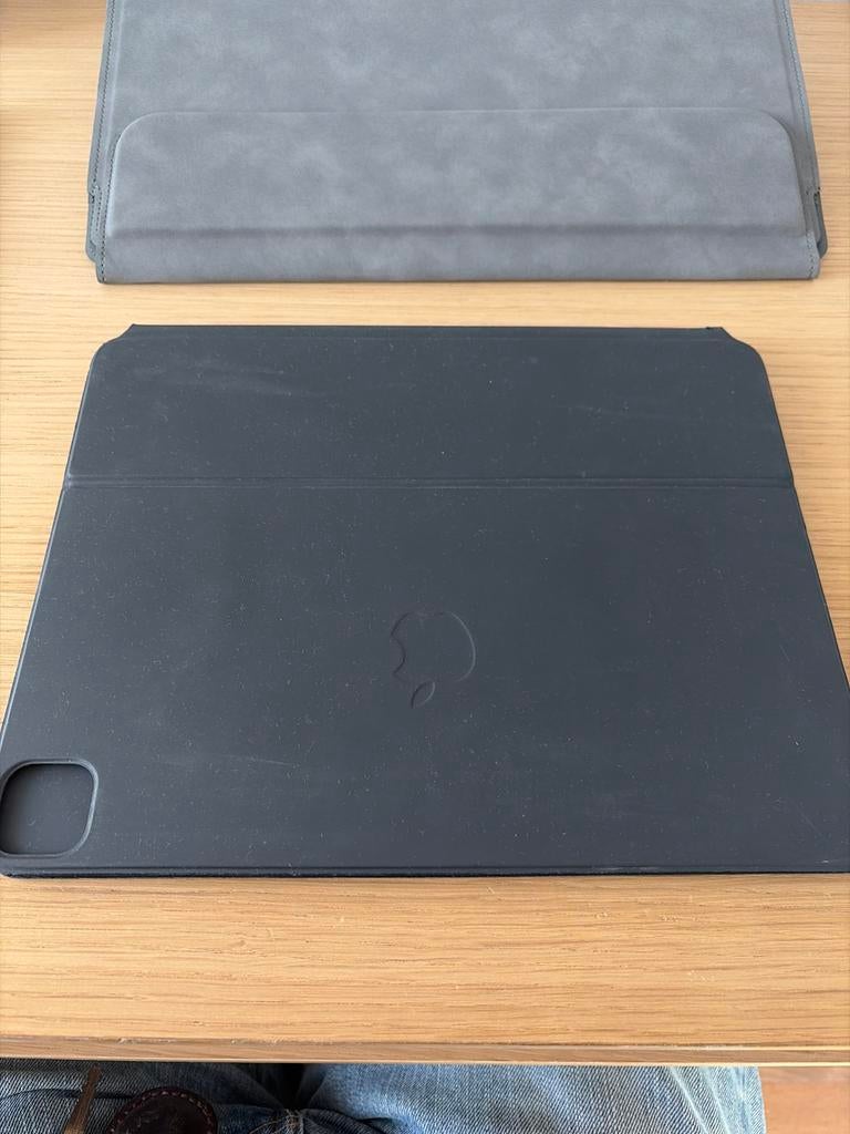 iPad Air 13inch Magic Keyboard Case met Oplaadpoort, Ophalen of Verzenden, Gebruikt, 13 inch of meer, Bescherming voor- en achterkant