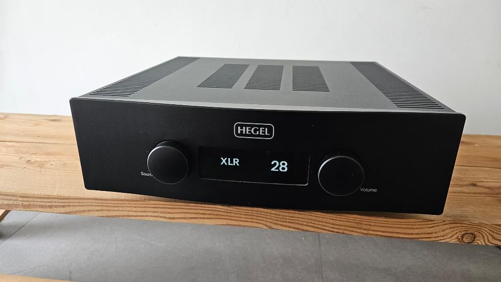 HEGEL H390, Audio, Tv en Foto, Versterkers en Receivers, Zo goed als nieuw, 120 watt of meer, Stereo, Ophalen