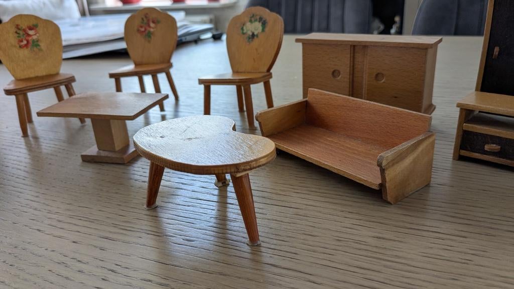 Poppenhuis meubeltjes in rood en bruin, Ophalen of Verzenden, Zo goed als nieuw, Poppenhuis