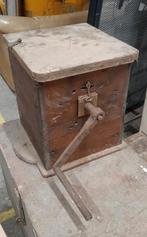 Antieke handmolen / boterkarn / graanmolen, Ophalen