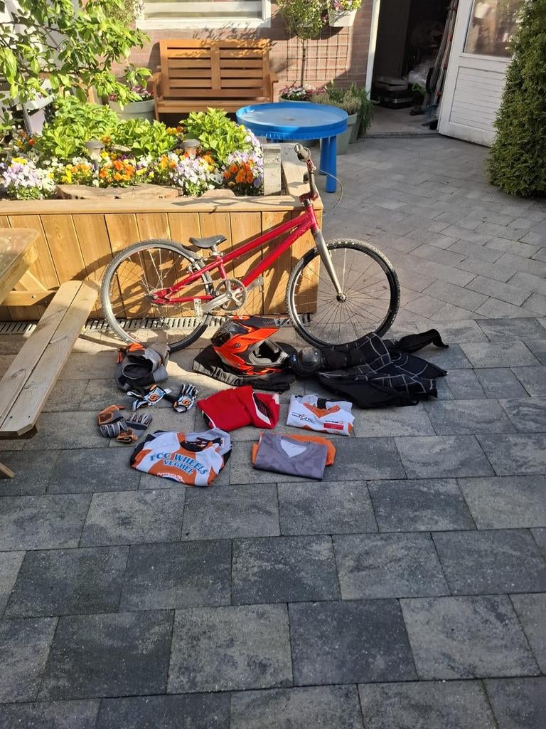 BMX starters set met kleding (maat 128-140), Fietsen en Brommers, Fietsen | Crossfietsen en BMX, Ophalen, 24 inch of meer, Gebruikt