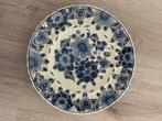 Delfts blauw bord gedecoreerd met bloemen “Regina”, Ophalen of Verzenden
