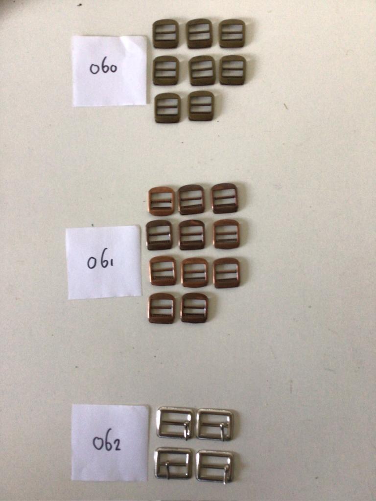 Kleine metalen gespen. Diverse kleuren, Hobby en Vrije tijd, Naaien en Fournituren, Ophalen of Verzenden, Nieuw