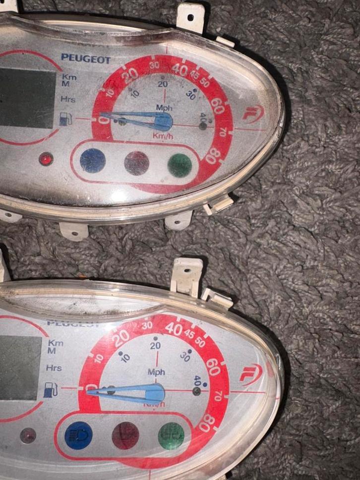 Kilometer teller peugeot vivacity, Fietsen en Brommers, Brommeronderdelen | Algemeen, Zo goed als nieuw, Ophalen of Verzenden