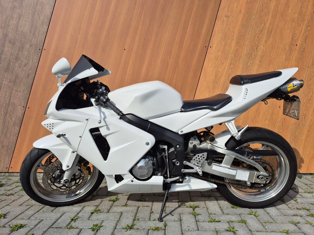 Witte Honda cbr 600rr echte eyecatcher
