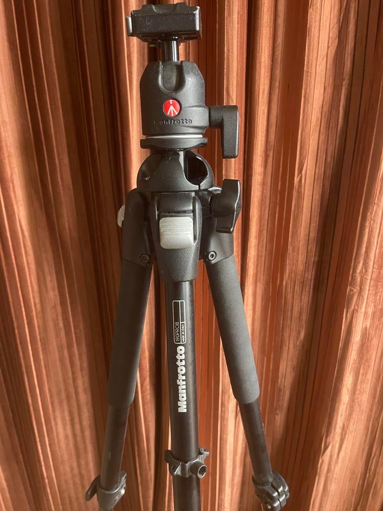 Manfrotto statief, Gebruikt, 150 tot 175 cm, Met balhoofd, Ophalen of Verzenden