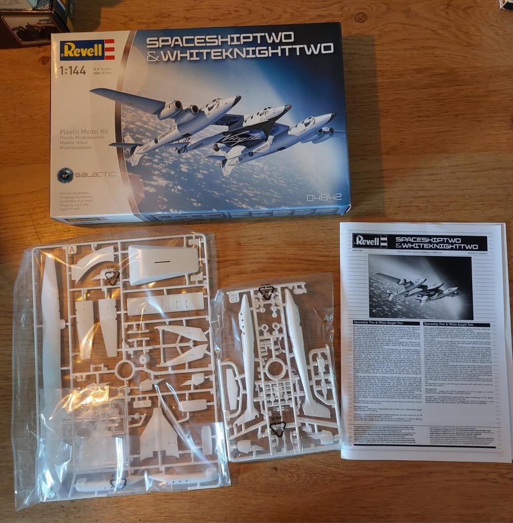 Revell SpaceshipTwo & WhiteKnightTwo modelbouw, Ophalen, 1:144 tot 1:200, Revell, Zo goed als nieuw