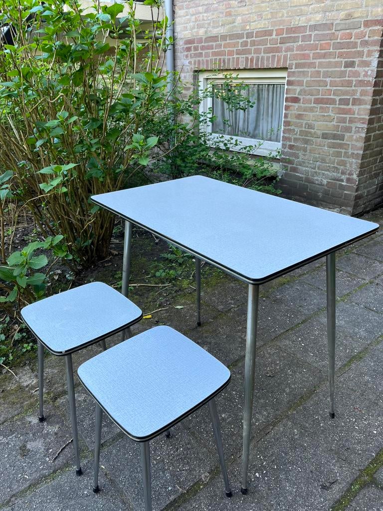 Vintage Formica eethoek met tafel en twee krukken, Antiek en Kunst, Antiek | Meubels | Tafels, Ophalen