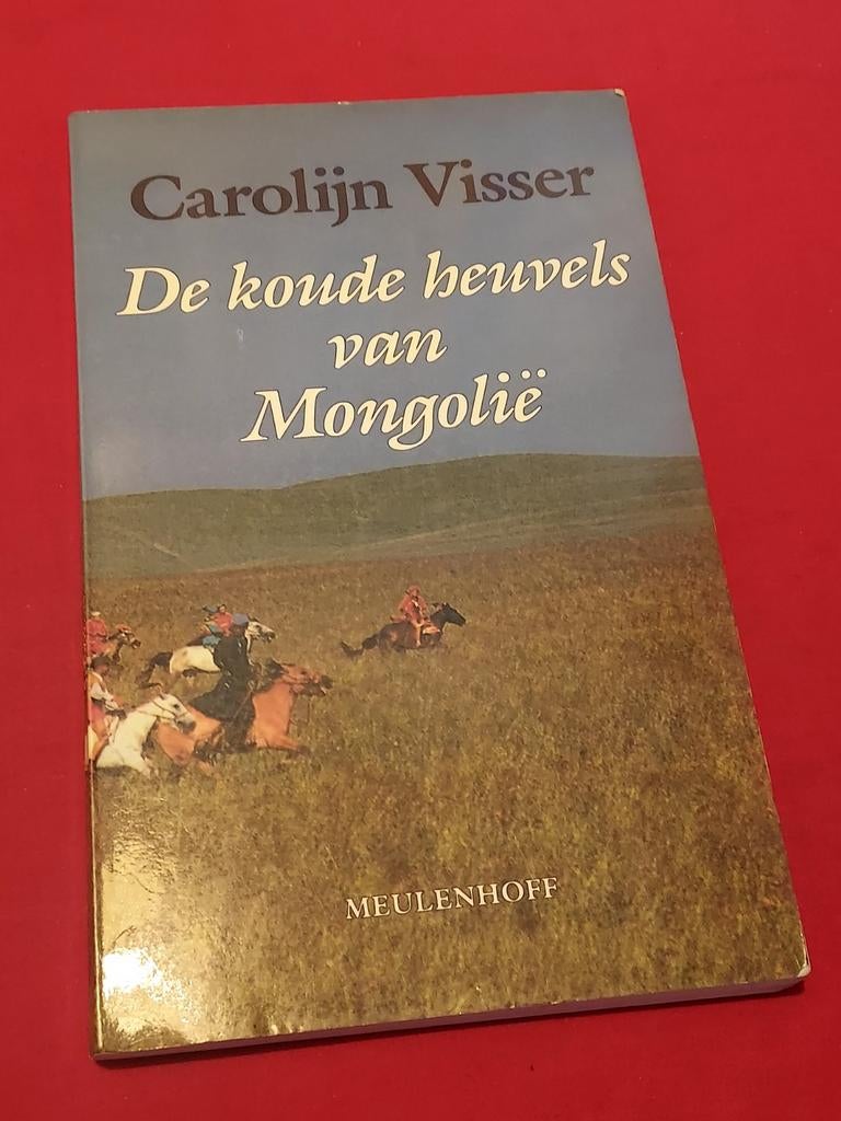 GESIGNEERD De koude heuvels van Mongolië. Carolijn Visser., Ophalen of Verzenden, Gelezen, Europa