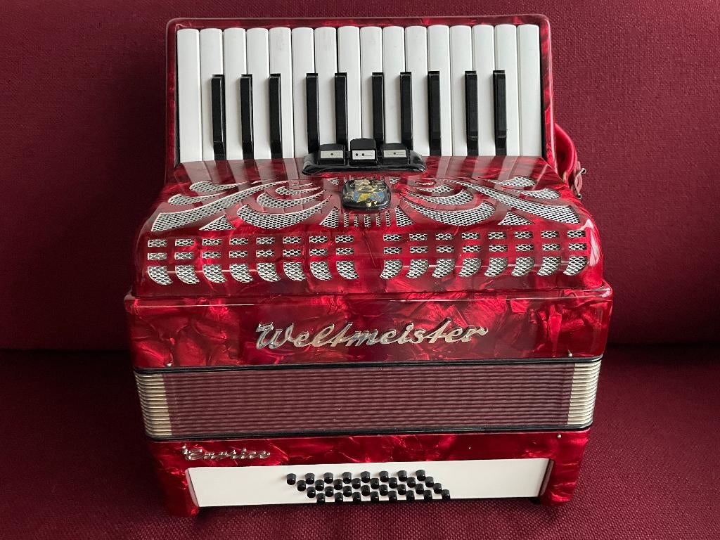 Kleine duitse Weltmeister Caprice accordeon . 32 bas ., Gebruikt, 32-bas, Met koffer, Weltmeister