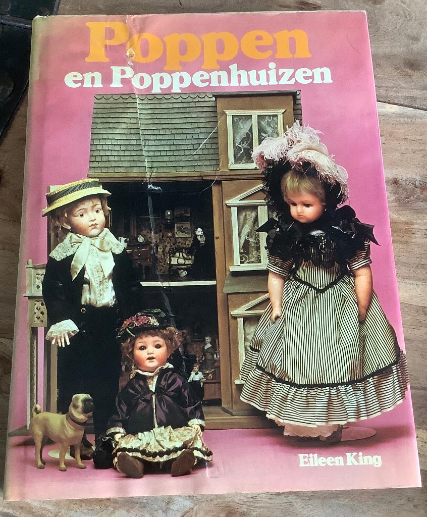Poppen en poppenhuizen Het beste boek voor verzamelaars, Ophalen of Verzenden, Zo goed als nieuw, Overige typen
