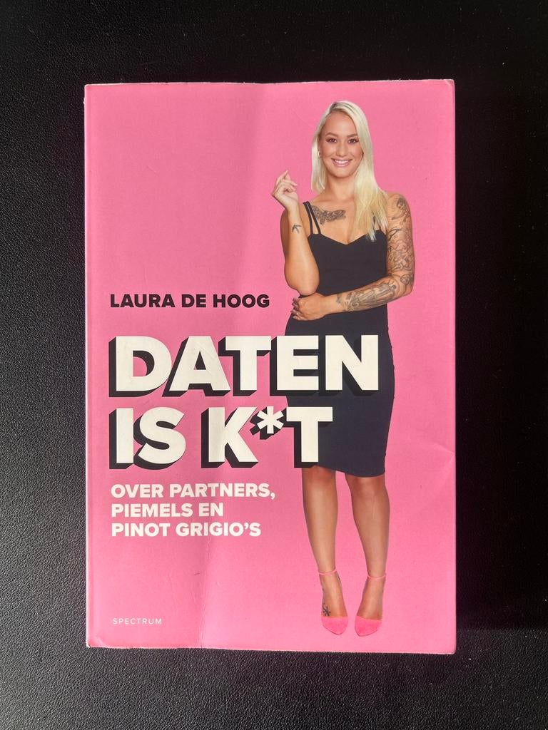 Laura de Hoog: Daten is k*t, Ophalen of Verzenden, Zo goed als nieuw, Mode algemeen